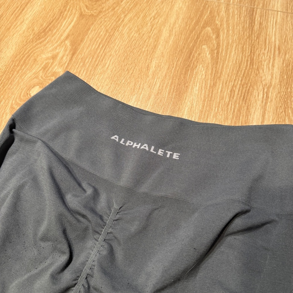 Alphalete Seamless Leggings - ALPHALETE Logo